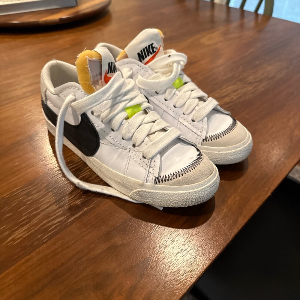 Women’s blazers, US 6 (fit like a 7.5)